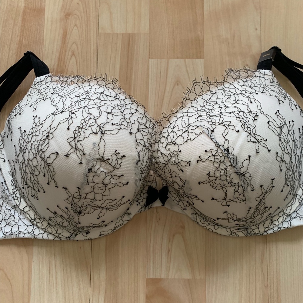 NWT Victoria Secret bra